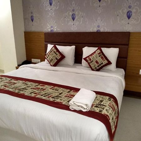 ניו דלהי Hotel Airport D'Capitol מראה חיצוני תמונה