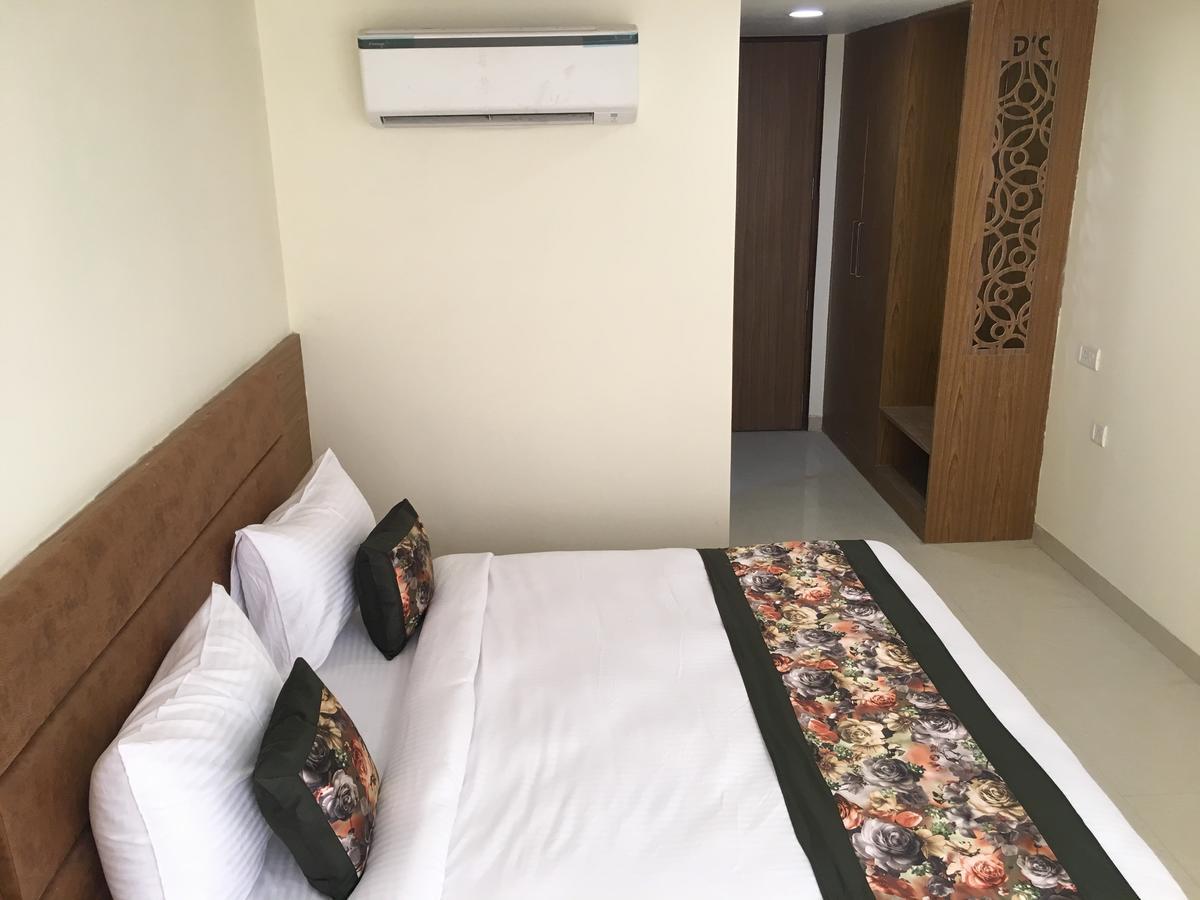 ניו דלהי Hotel Airport D'Capitol מראה חיצוני תמונה