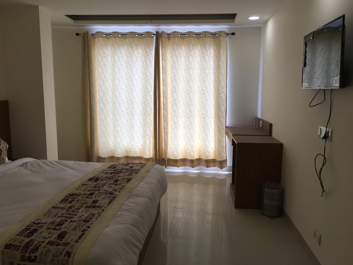 ניו דלהי Hotel Airport D'Capitol מראה חיצוני תמונה