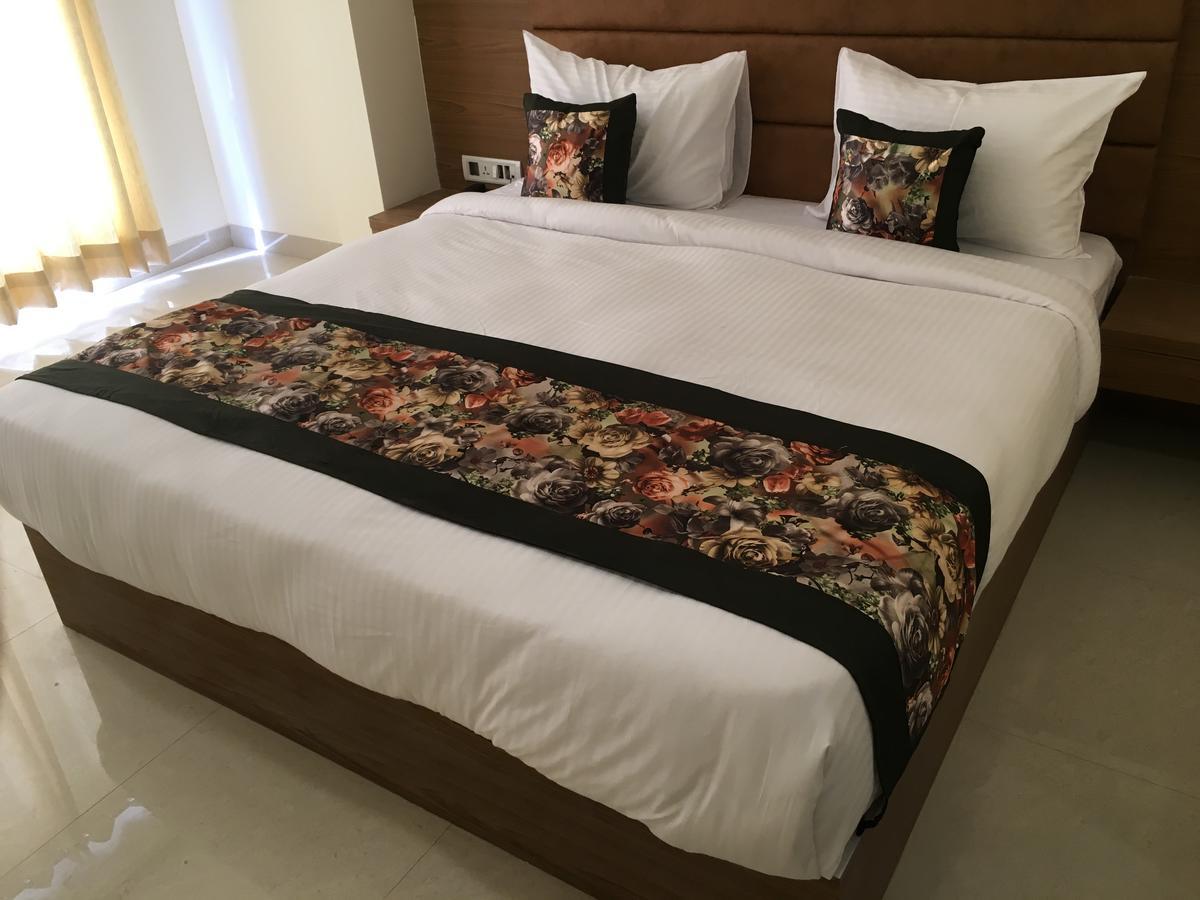 ניו דלהי Hotel Airport D'Capitol מראה חיצוני תמונה