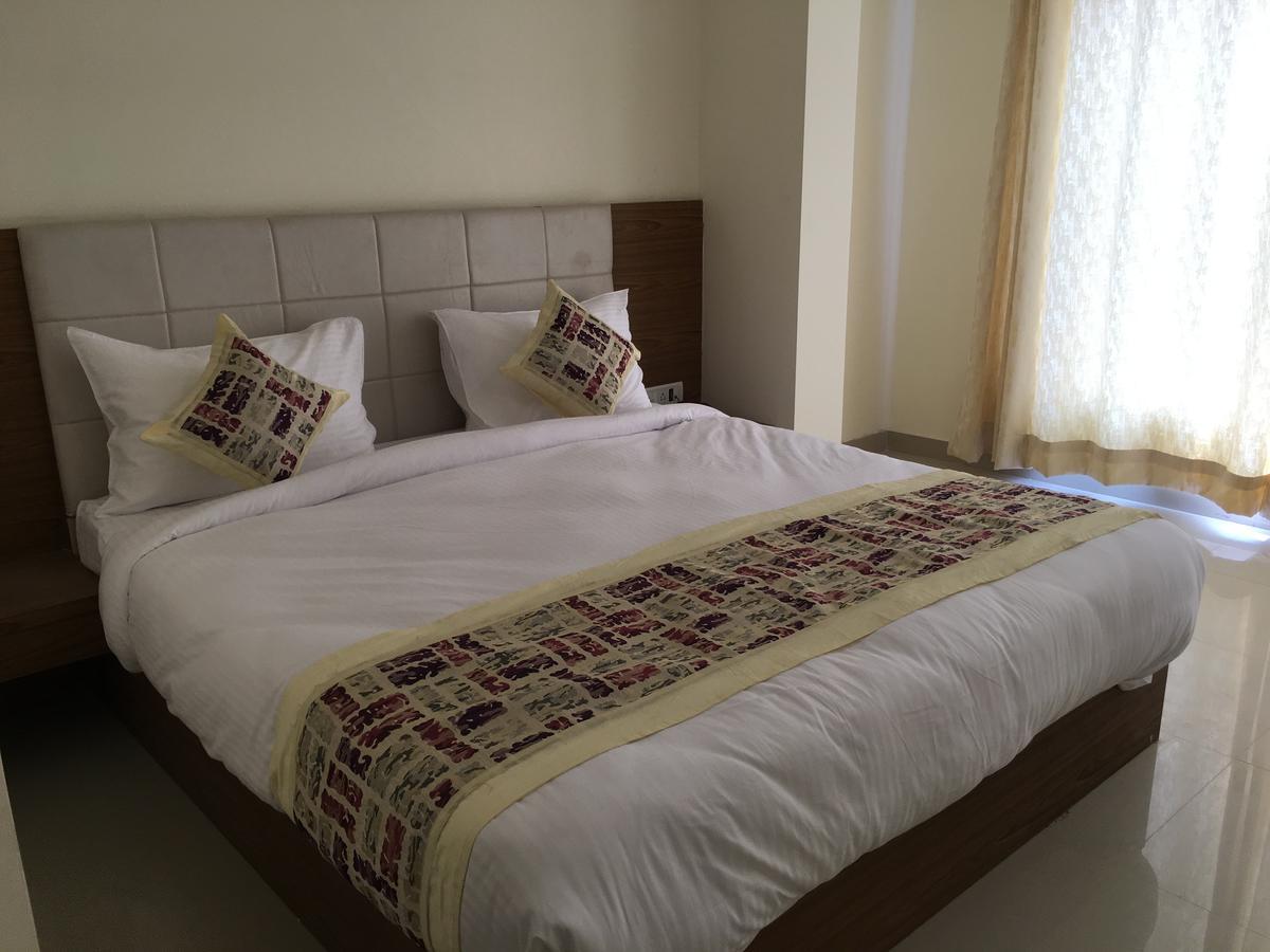 ניו דלהי Hotel Airport D'Capitol מראה חיצוני תמונה