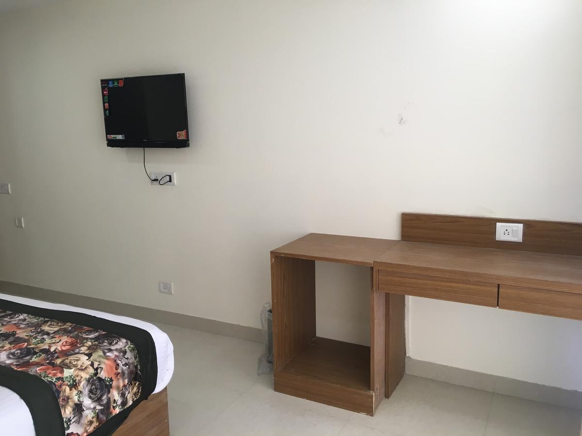 ניו דלהי Hotel Airport D'Capitol מראה חיצוני תמונה