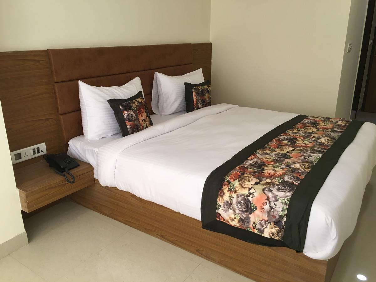 ניו דלהי Hotel Airport D'Capitol מראה חיצוני תמונה