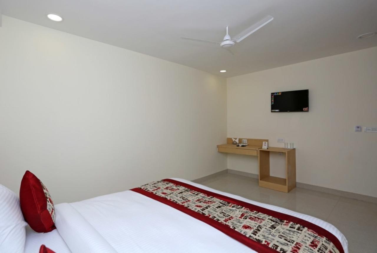 ניו דלהי Hotel Airport D'Capitol מראה חיצוני תמונה