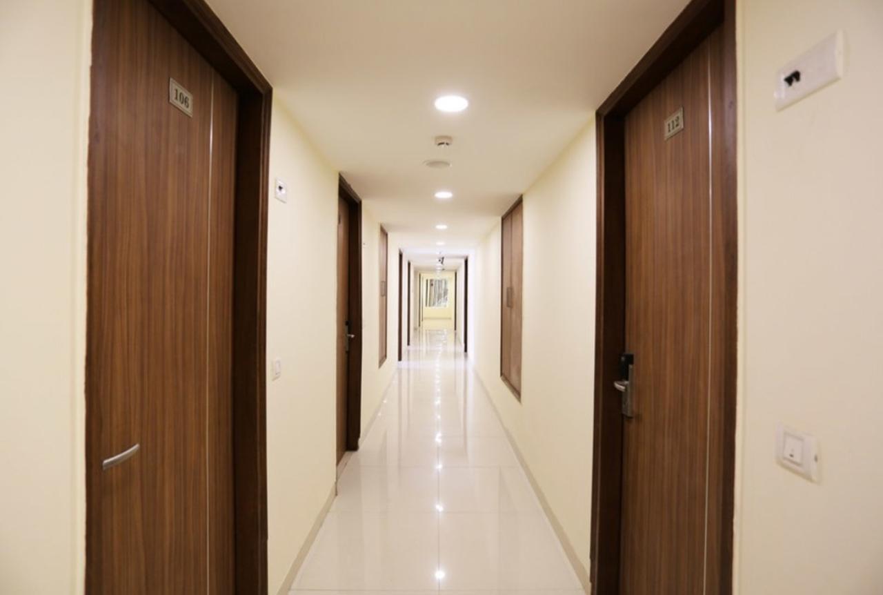 ניו דלהי Hotel Airport D'Capitol מראה חיצוני תמונה