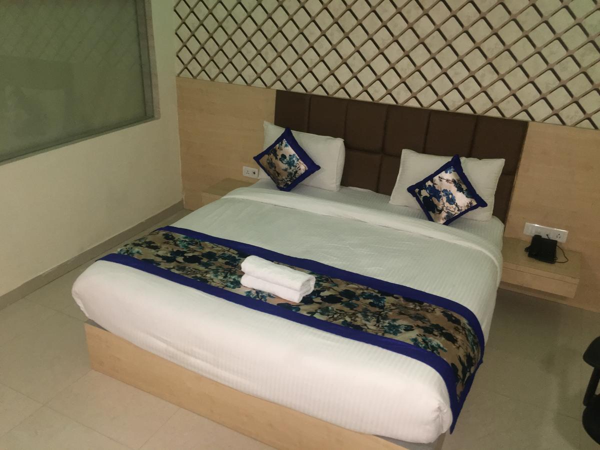 ניו דלהי Hotel Airport D'Capitol מראה חיצוני תמונה