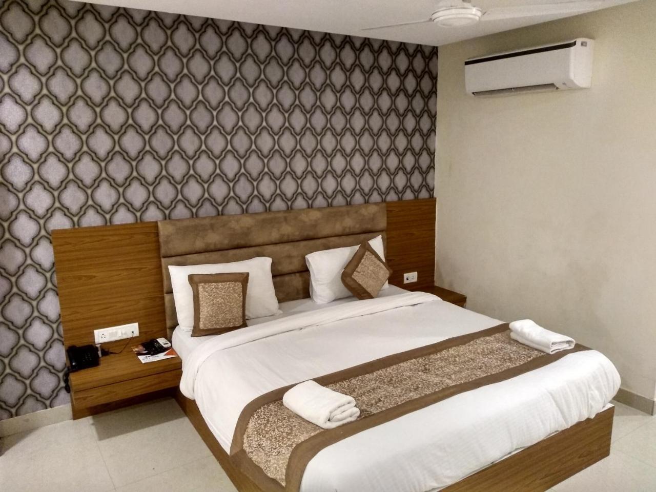 ניו דלהי Hotel Airport D'Capitol מראה חיצוני תמונה