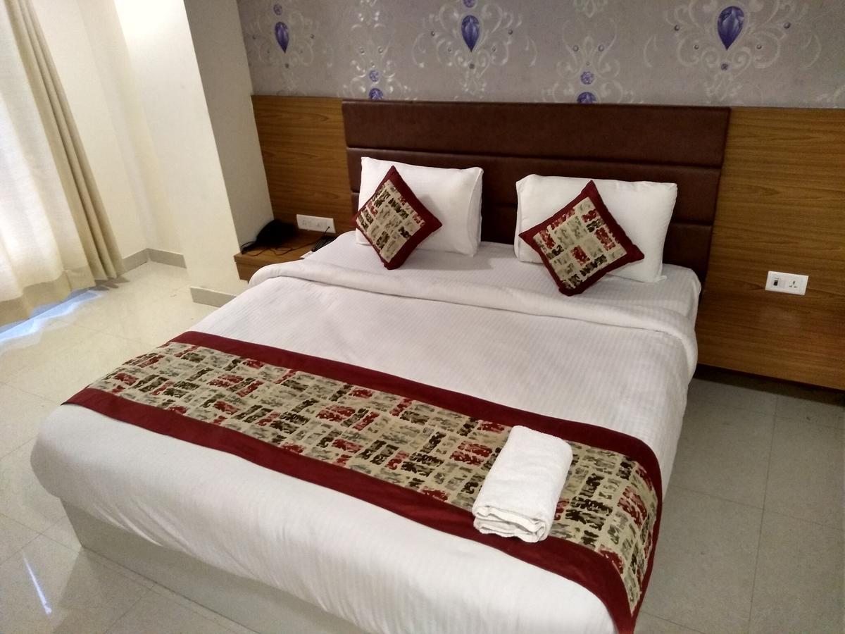 ניו דלהי Hotel Airport D'Capitol מראה חיצוני תמונה